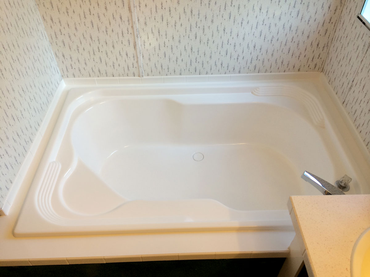 Refinished bathtub and sink in a bathroom